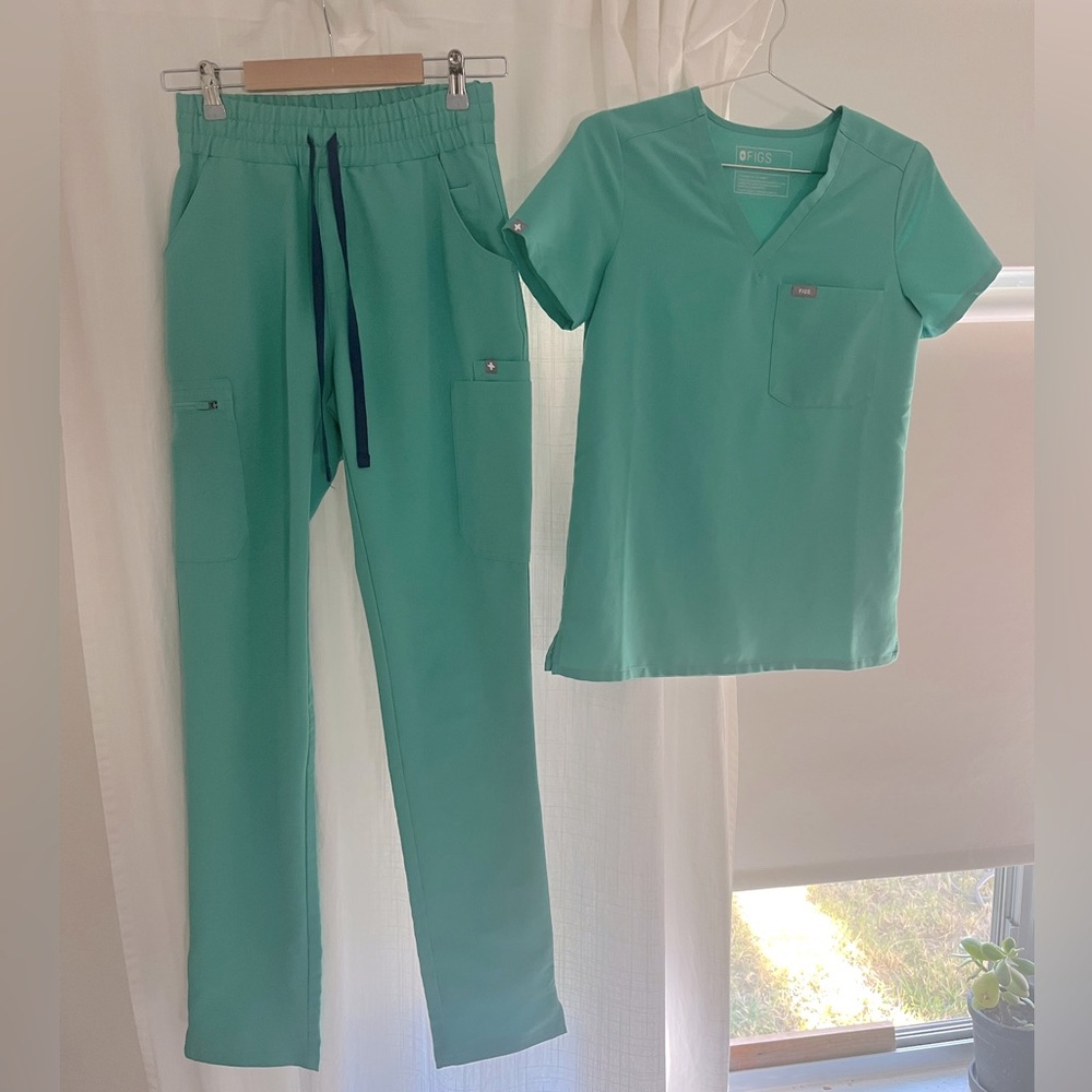 FIGS surgical green scrubs